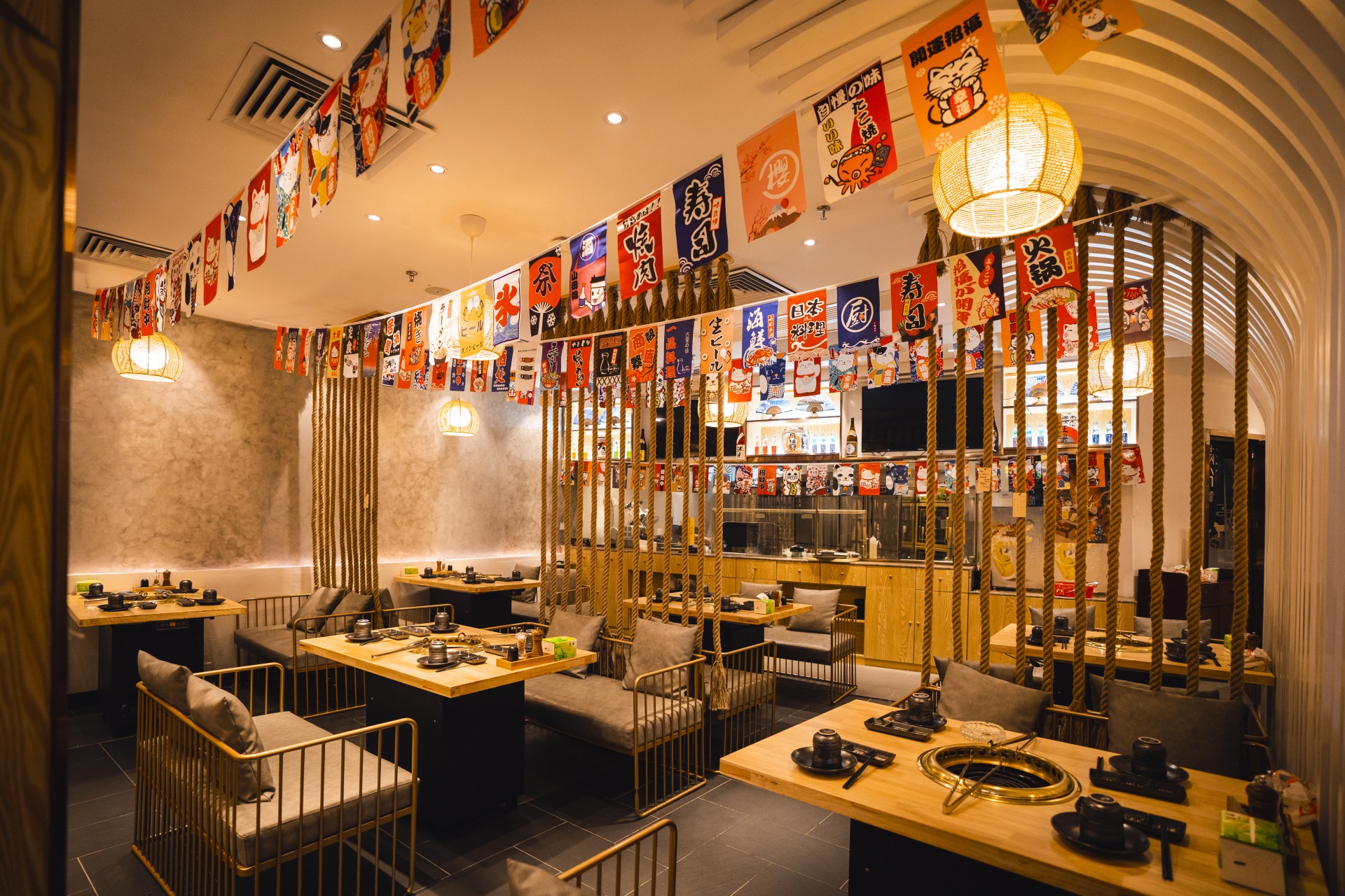 兴安如何通过深圳餐饮空间设计来确定餐厅的装修风格？