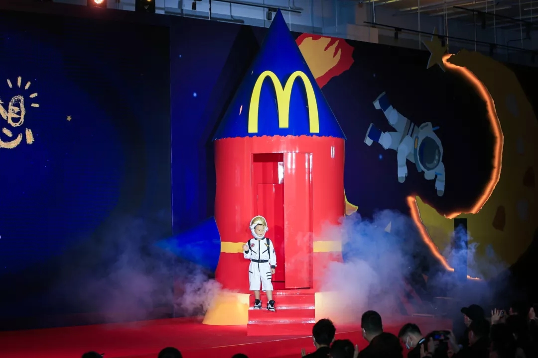 兴安麦当劳中国为孩子“点亮梦想”，带你上天！